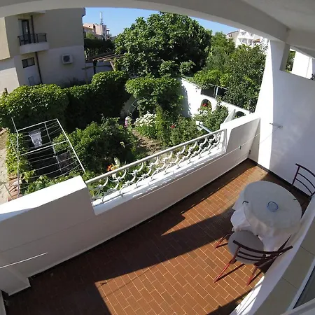 Guest House Vedrina Pensionat 3*